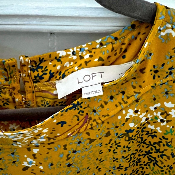 Loft floral sleeveless blouse - Picture 2 of 3